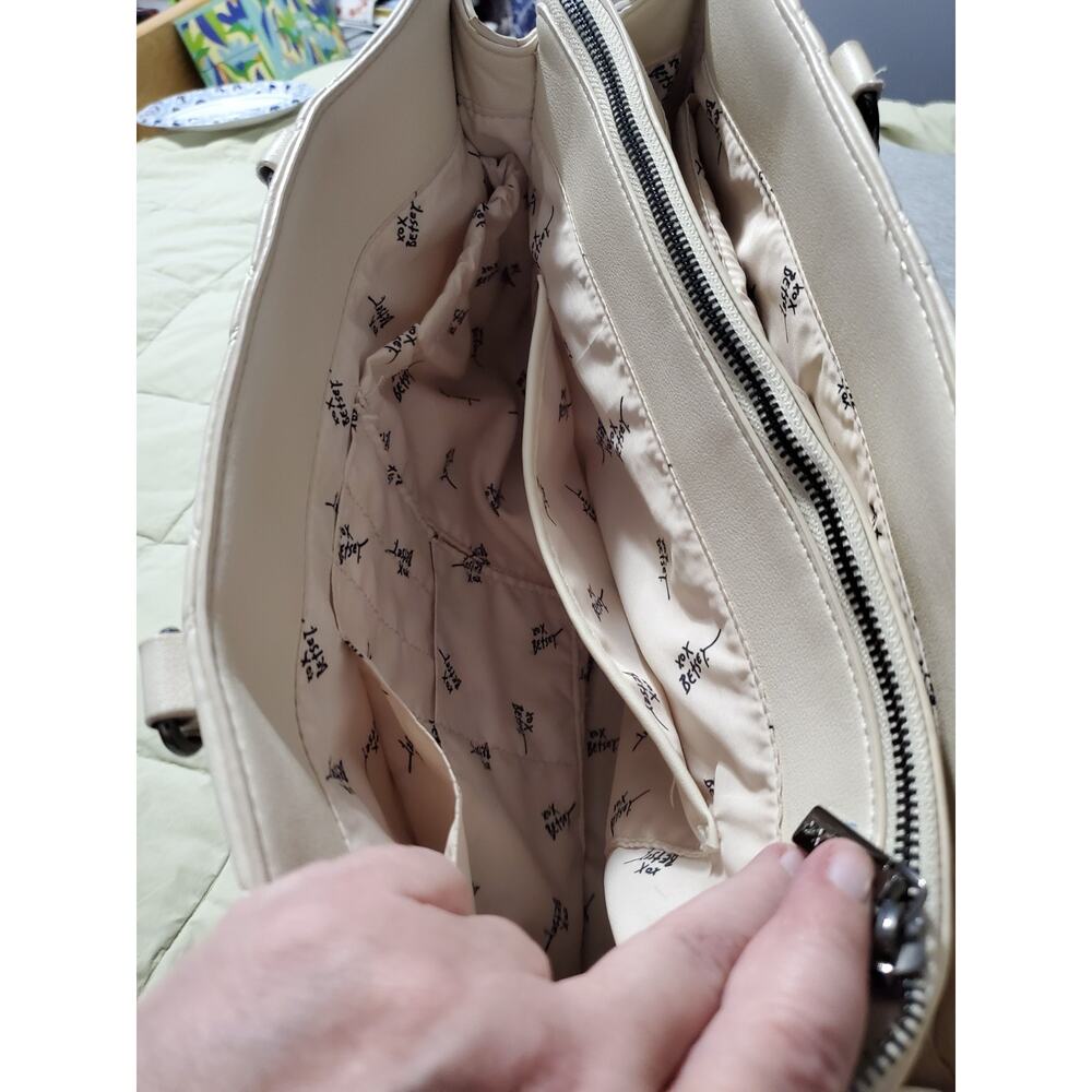 Betsey Johnson Heart Quilted Tote Bag Cream Faux Leather - Picture 4 of 10